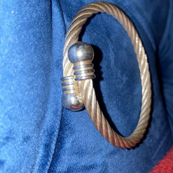 Silver  tone twisted bracelet - Picture 3 of 3